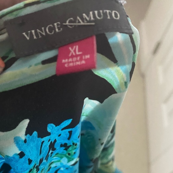 Vince Camuto Floral Top - Picture 5 of 5